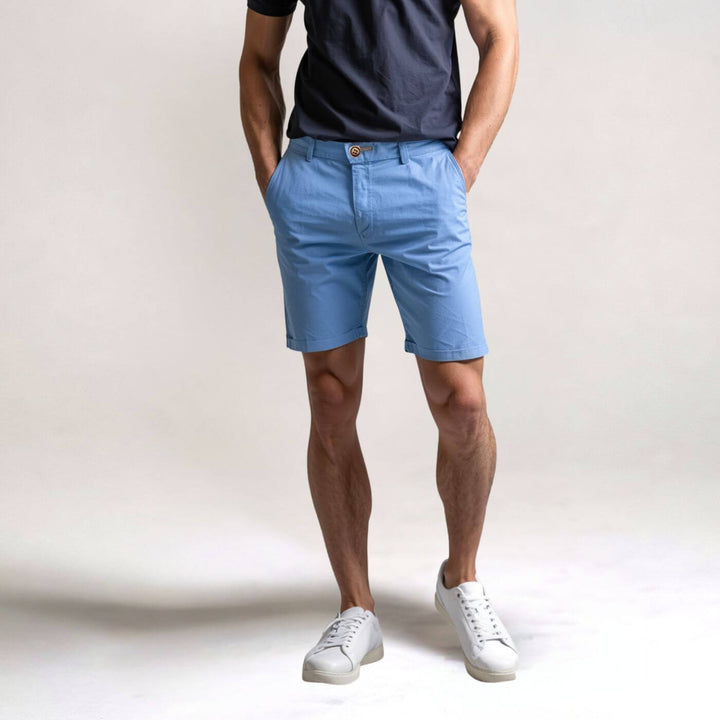 Moderne omgeslagen zoom detail op een stijlvolle heren short.