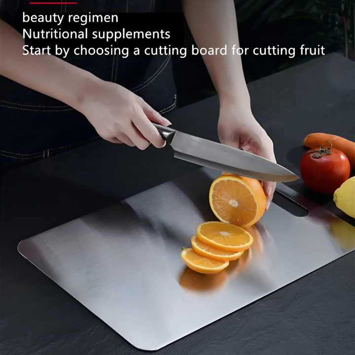 Premium titanium snijplank, zilverkleurig, voor chefs. Hygiënisch en milieuvriendelijk, perfect voor culinaire bereidingen.
