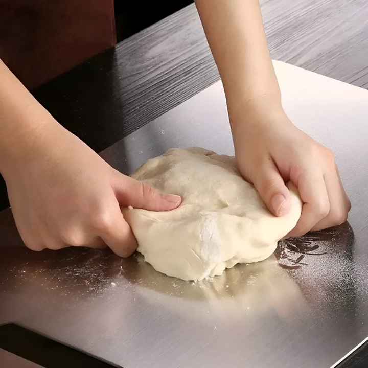Medische graad titanium snijplank. Duurzaam keukenblad voor hygiënisch koken en milieuvriendelijke voedselbereiding.