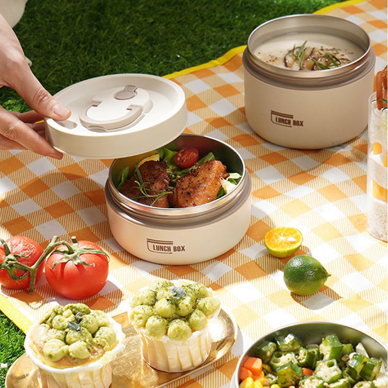 Vershoud lunchbox met meerdere lagen, geïsoleerd, ideaal voor gescheiden bewaren van maaltijden.