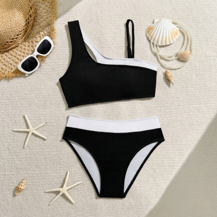 Kinder zwemkleding set met verstelbare bandjes, comfortabel en stijlvol voor strand en zwembadplezier.