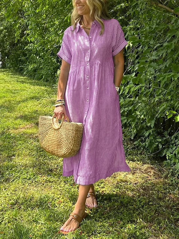 Zomerse damesjurk in midi lengte met strepenpatroon