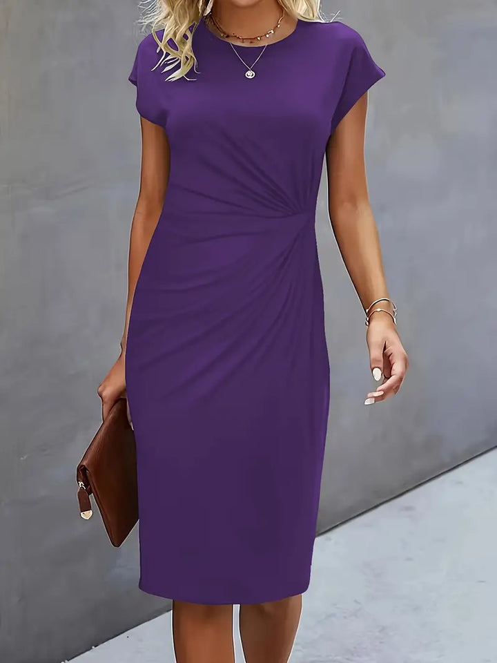 "Midi jurk met ronde hals in effen tint, flatterende pasvorm voor dames; elegant en geschikt voor elke gelegenheid."