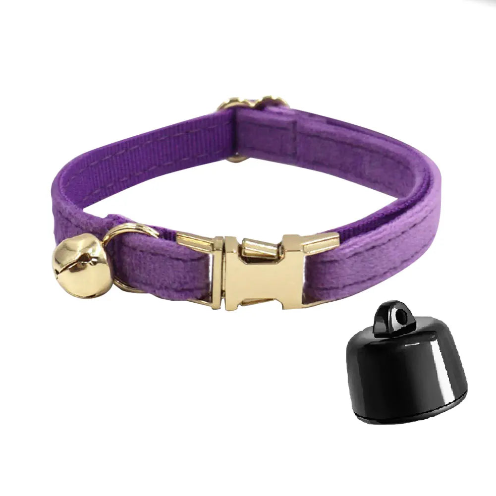 Mini Bluetooth hondentracker met halsband en bel; ideaal voor het terugvinden van je kleine hond of pup.