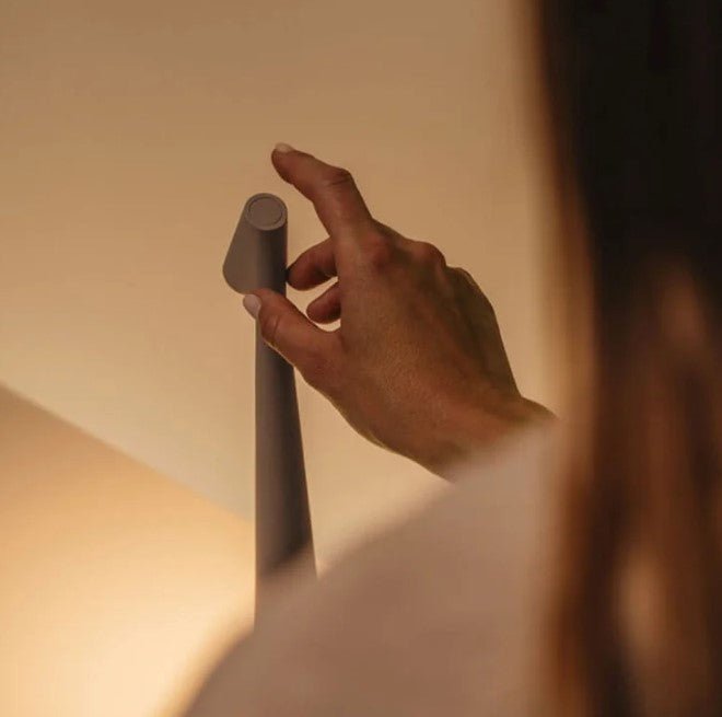 USB oplaadbare draadloze LED sfeerlamp. Dimbaar touch design lamp voor flexibele, moderne interieurverlichting.