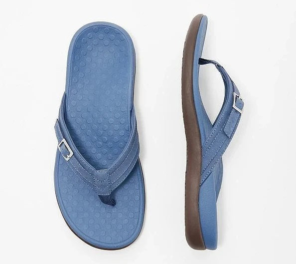 Orthopedische Mira teenslippers voor dames, detail van comfortabele boogondersteuning en voetondersteuning.