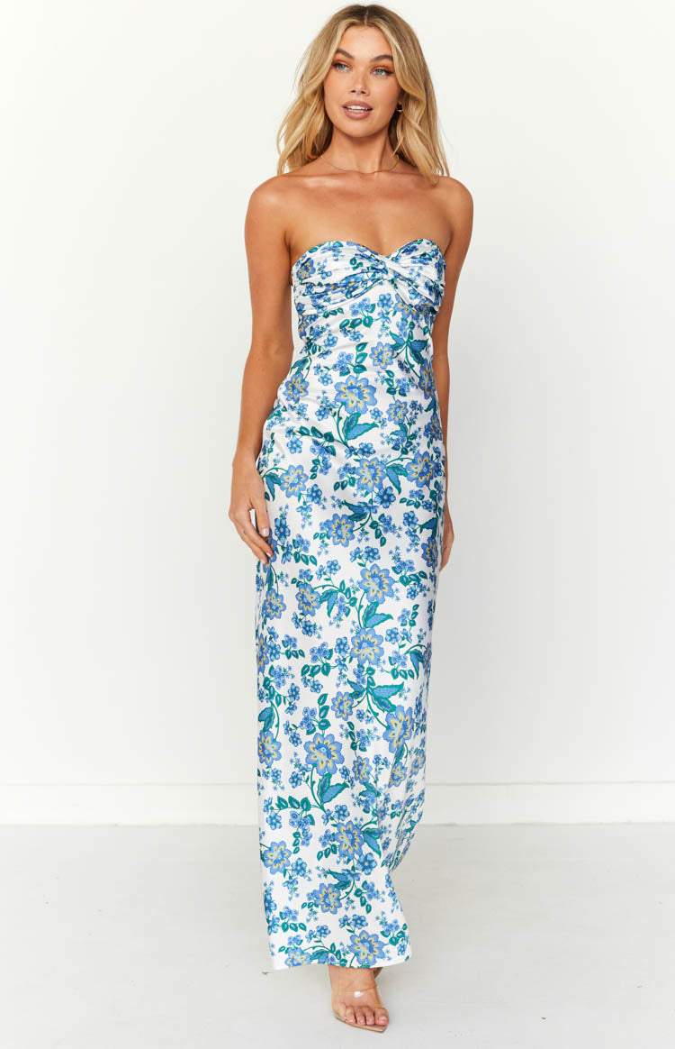 Dames kokerjurk met uniek geknoopt detail en frisse blauwe bloemenprint, een trendy zomerjurk.