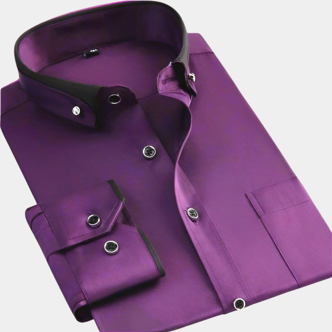 Zakelijk heren overhemd, moderne stijl, lange mouwen en contrasterende kraag. Essentieel voor werk of borrel.