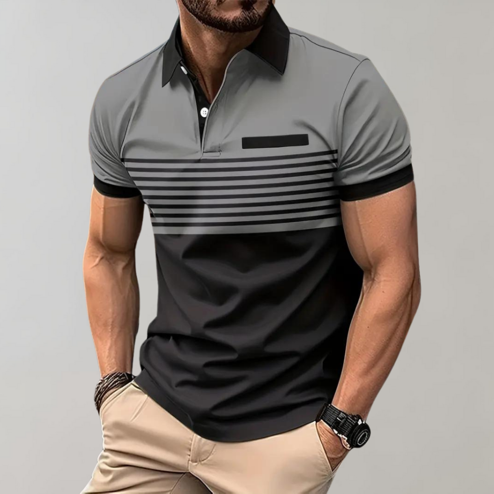 Man draagt modern, gestreept heren poloshirt voor een frisse zomeruitstraling.