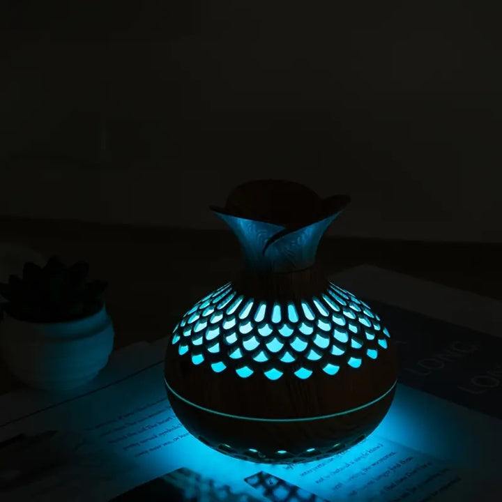 Elegante AromaBloom diffuser als cadeau, combineert modern design met ontspannend sfeerlicht.