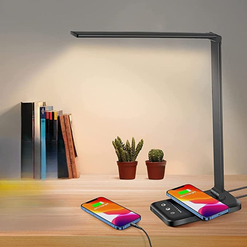 Oogvriendelijke LED studeerlamp met dimbare verlichting en flexibele arm, ideaal voor lange leessessies en taken.