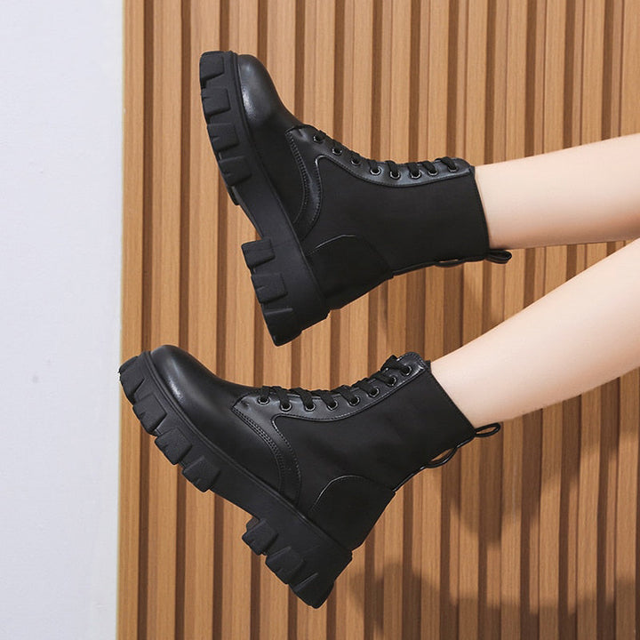 Duurzame en moderne damesboots, comfortabele stijlvolle zwarte laarzen die elke outfit compleet maken. Modebewuste keuze.