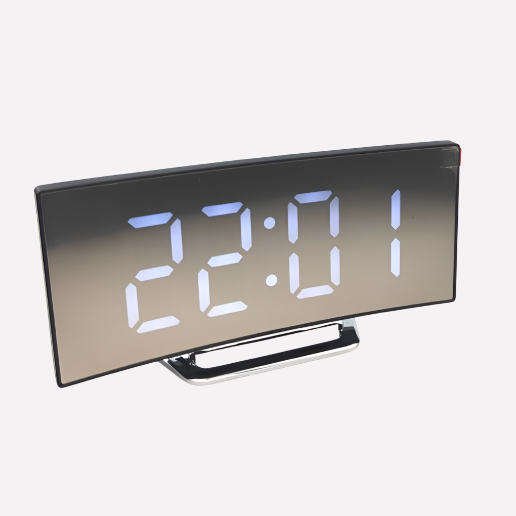 Stijlvolle gebogen LED wekker met touch control voor slaapkamer of modern interieur, duidelijke tijdweergave.