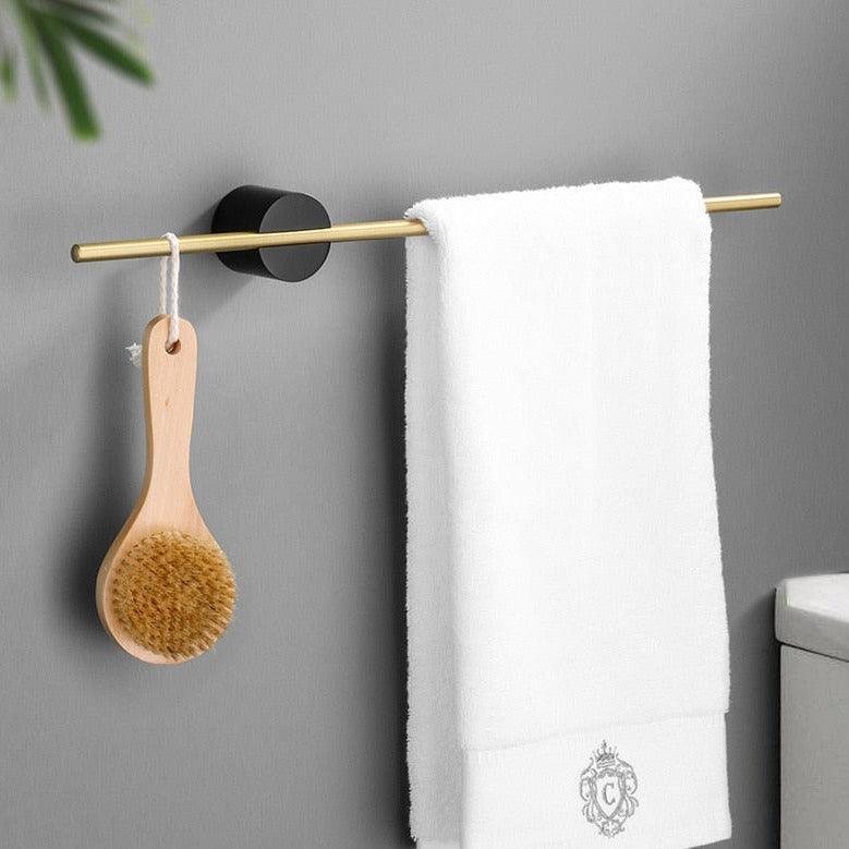 Houten design handdoekhouder, creëert een warme, moderne sfeer in de badkamer.