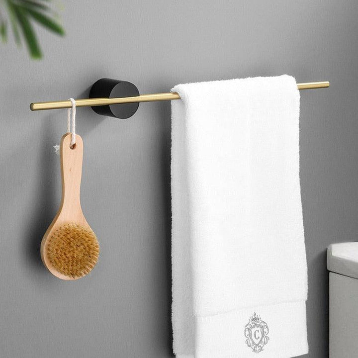 Houten design handdoekhouder, creëert een warme, moderne sfeer in de badkamer.