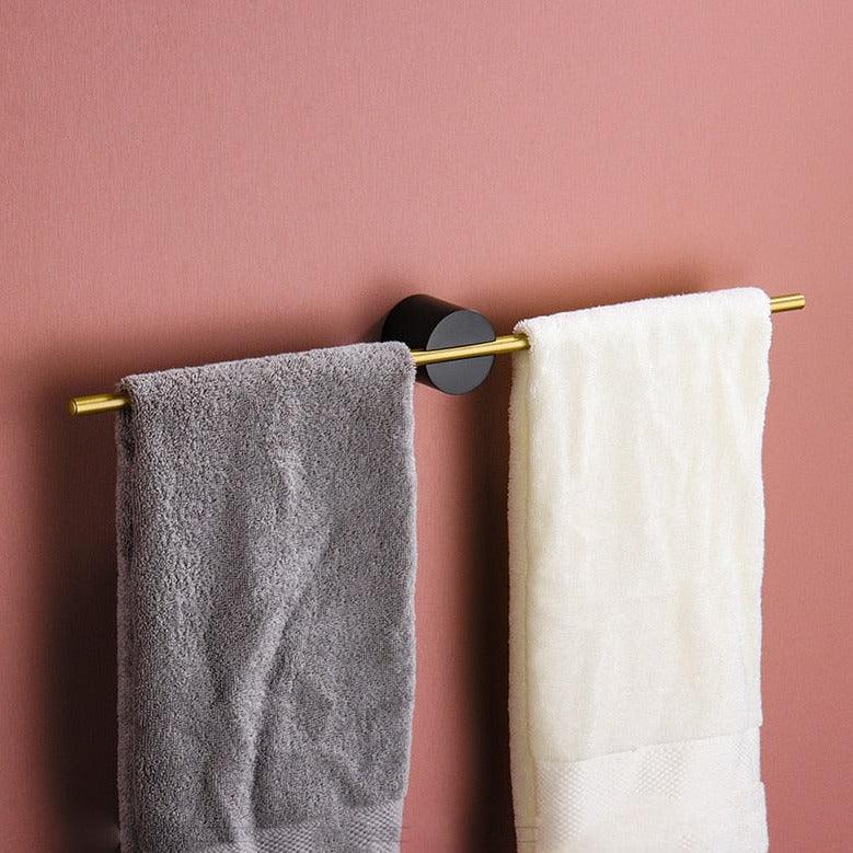 Verstelbare handdoekhouder in modern zwart design, ideaal voor elke luxe badkamer.