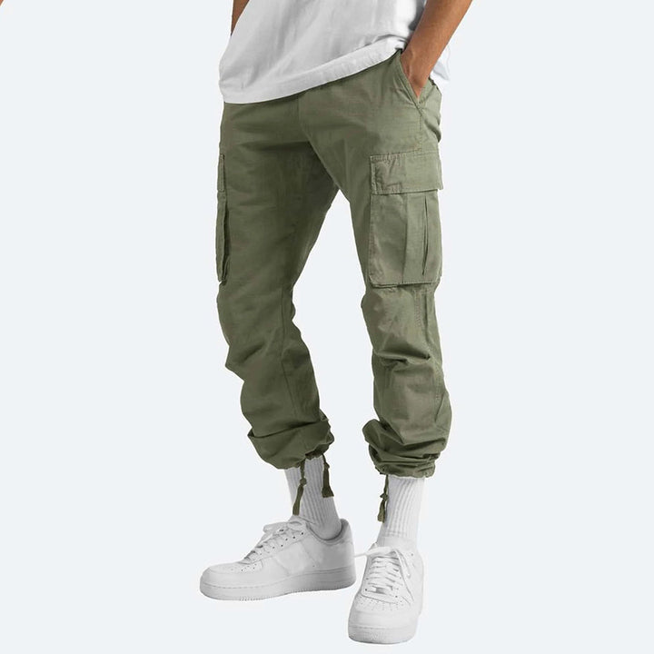 "Moderne heren cargo broek met cargozakken, comfortabele pasvorm, diverse kleuren, ideaal voor stijl en functionaliteit."