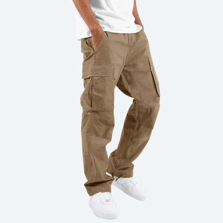 "Moderne heren cargo broek met cargozakken, comfortabele pasvorm, diverse kleuren, ideaal voor stijl en functionaliteit."