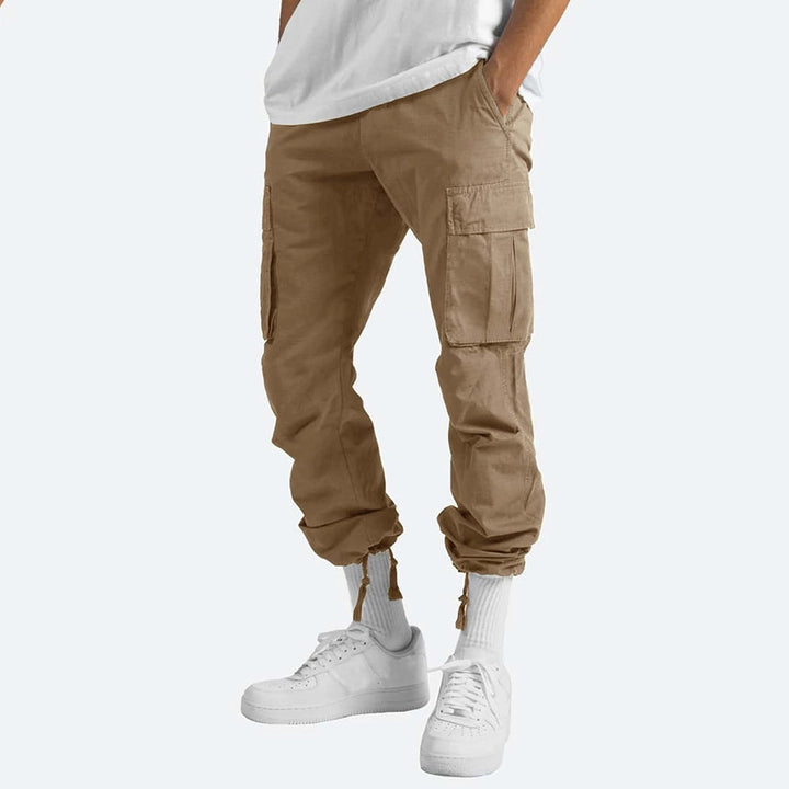 "Moderne heren cargo broek met cargozakken, comfortabele pasvorm, diverse kleuren, ideaal voor stijl en functionaliteit."