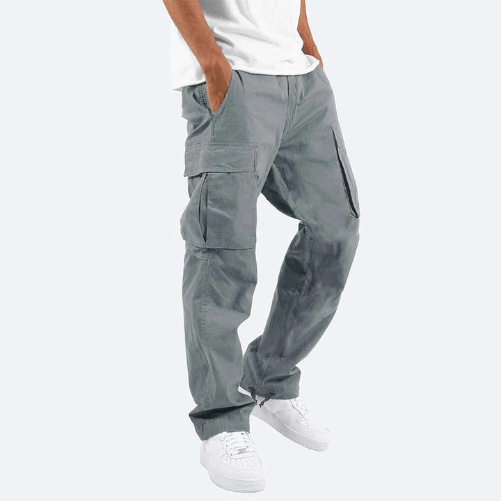 "Moderne heren cargo broek met cargozakken, comfortabele pasvorm, diverse kleuren, ideaal voor stijl en functionaliteit."