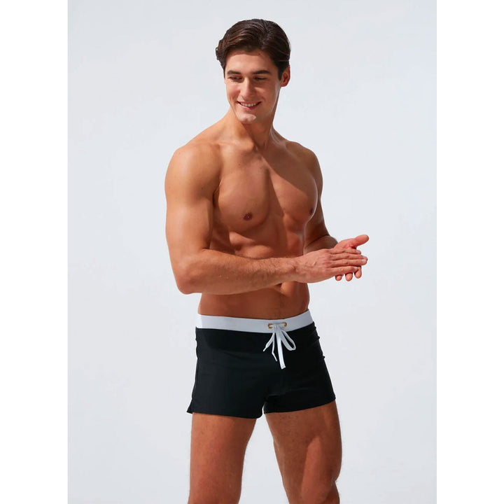 Trendy heren zwemshort, perfect voor elk wateravontuur. Comfortabele pasvorm en sneldrogend materiaal.