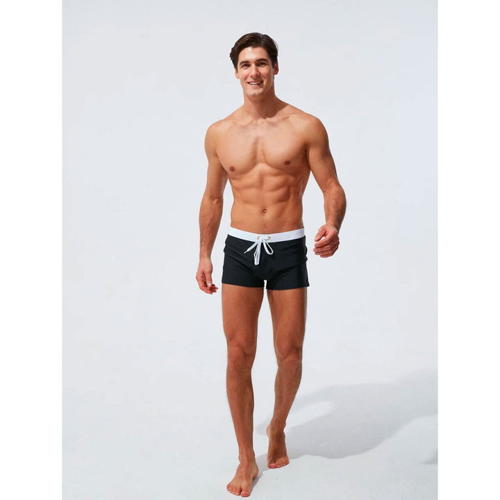 Stijlvolle badkleding heren; een moderne zwembroek voor ontspanning en actie. Zomer essentieel.