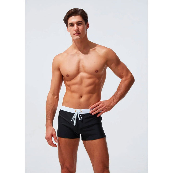 Deze stijlvolle heren zwembroek combineert comfort met een moderne uitstraling. Klaar voor de zomer.