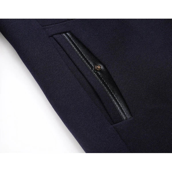Duurzame herenjas met opstaande kraag en knoopsluiting, essentieel voor je bovenkleding collectie.