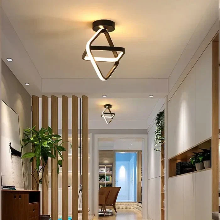 Stijlvolle zwarte LED plafondlamp, perfect voor moderne interieurs en sfeervolle verlichting.