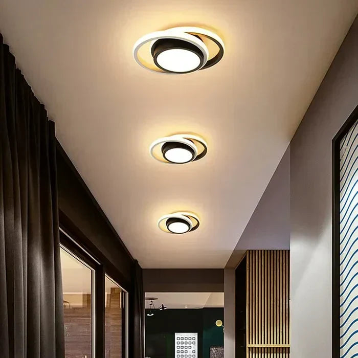 Energiezuinige witte LED plafondverlichting, ideaal voor slaapkamer of keuken. Duurzaam design.