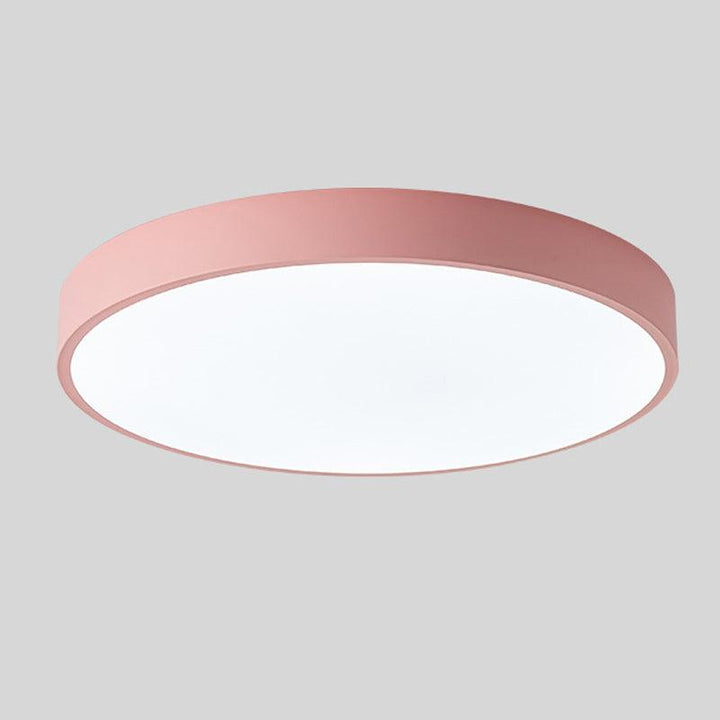 Bovenaf gezien: Moderne Macaron plafondlamp met houten ring, stijlvolle Scandinavische LED verlichting.