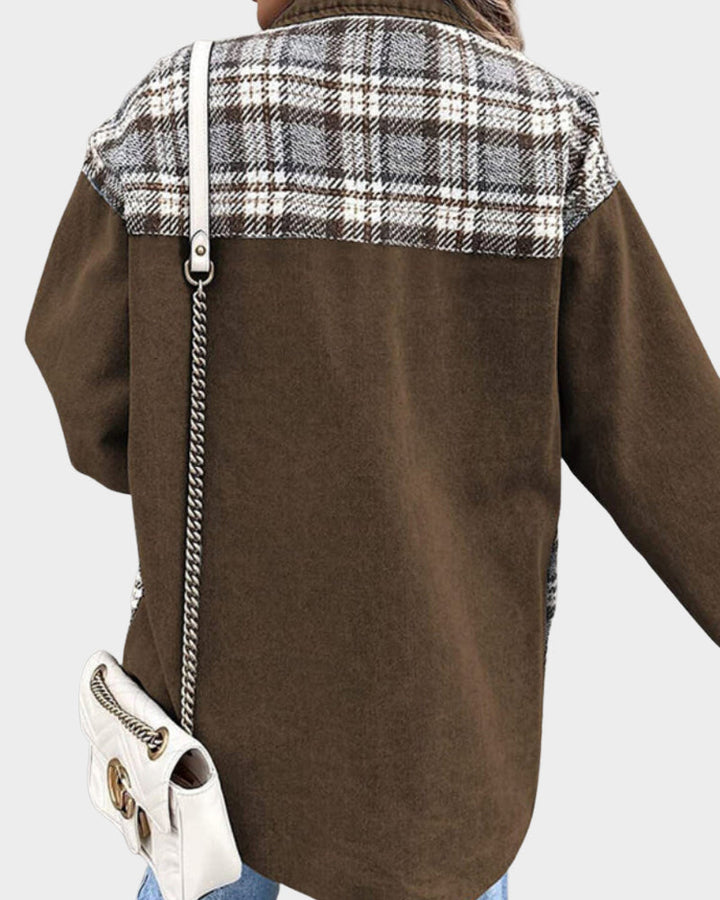 Veelzijdig dames denimjack Amélie, ideaal als seizoensgebonden bovenkleding. Modieus en makkelijk te combineren.