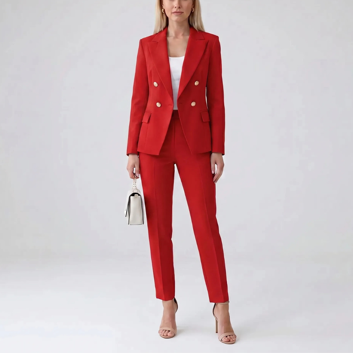 Comfortabel katoenmix damespak in lichtblauw met elegant jack en rechte broek, perfect voor een professionele kantooroutfit.