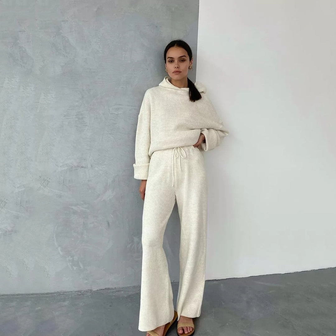 Modieus tweedelig dames huispak, zacht en comfortabel voor loungewear en vrije tijd.