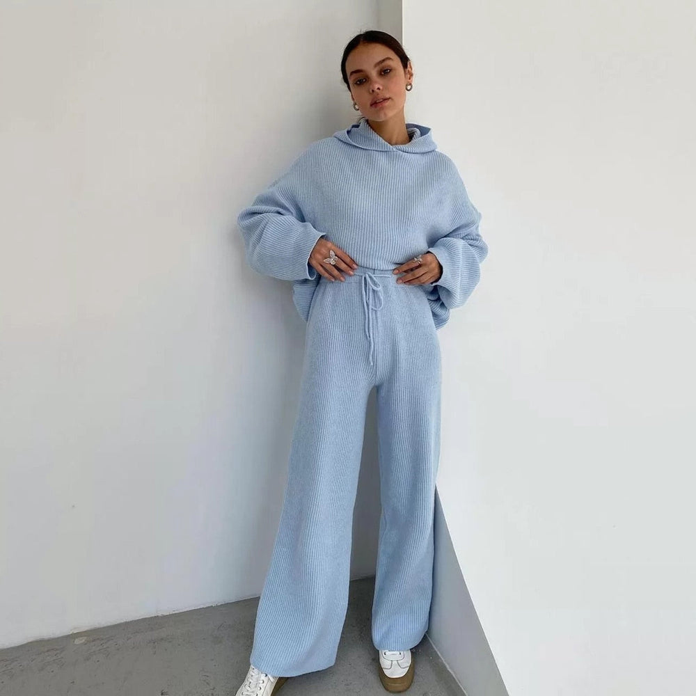Zacht en elastisch dames huispak. Comfortabele tweedelige loungewear set voor thuis of ontspanning.