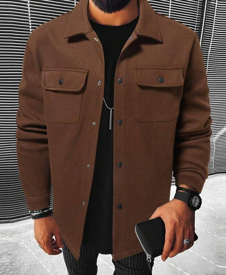Warm herenoverhemd Mateo met lange mouwen, perfect voor gelaagde herfstoutfits. Met twee borstzakken.