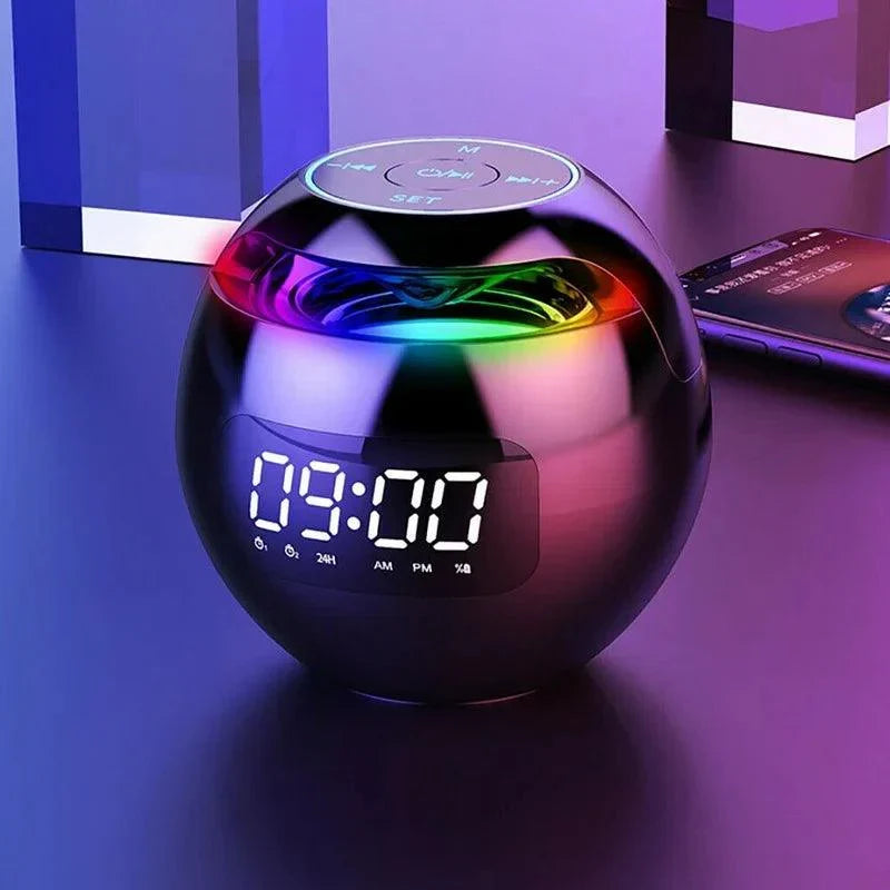 Multifunctionele Bluetooth wekker met helder LED display, draadloze speaker en zachte nachtlamp voor de slaapkamer.