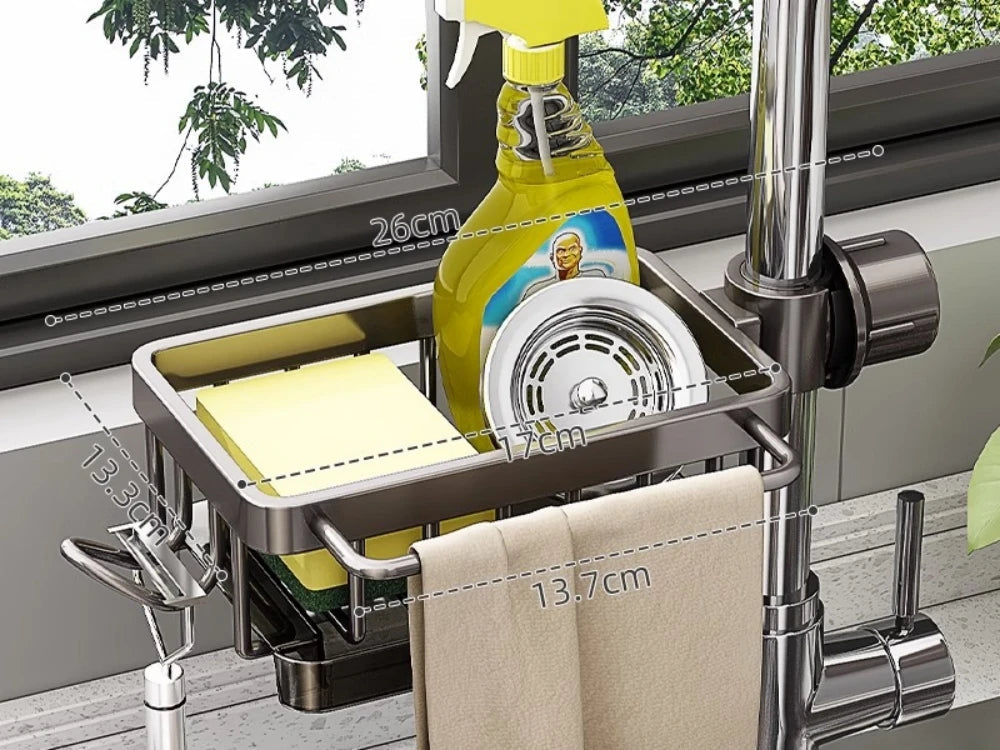 Praktische keuken organizer van aluminium: droogrek, sponsenhouder en opbergsysteem voor aanrechtbenodigdheden.