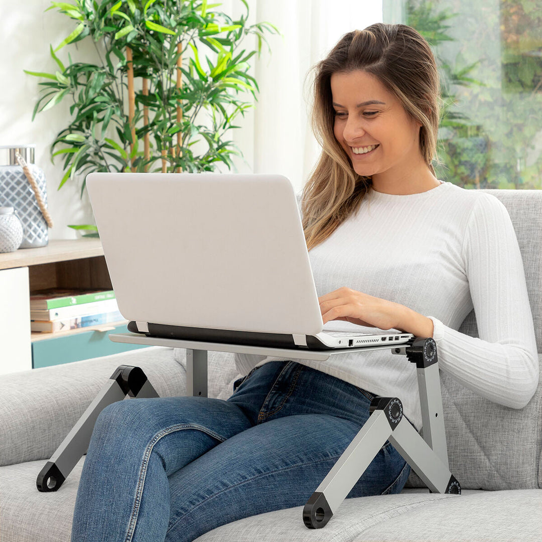 Multifunctionele laptopstandaard, ergonomisch design voor comfortabel werken op bureau, bed of bank.