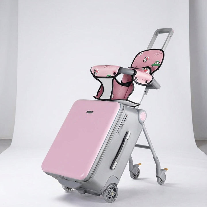 Stevige RideBuddy kinderkoffer met zitfunctie, maakt wachten op vliegveld comfortabel voor kleine reizigers.
