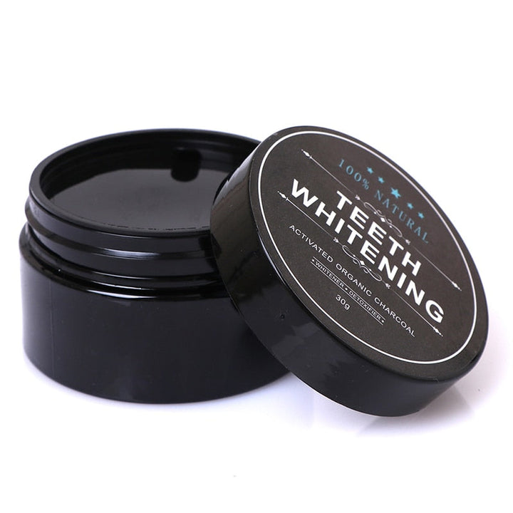 Charcoal tandbleekpoeder van PowerPowder™ verwijdert vlekken voor een stralend wit gebit en frisse mondverzorging.