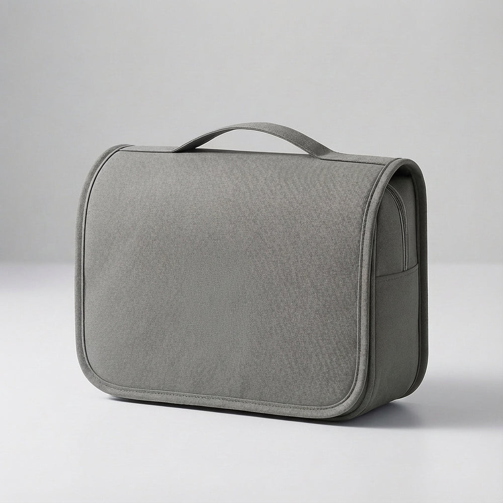 Geopende Neatify toilettas met diverse vakken voor cosmetica en accessoires, handig op reis.