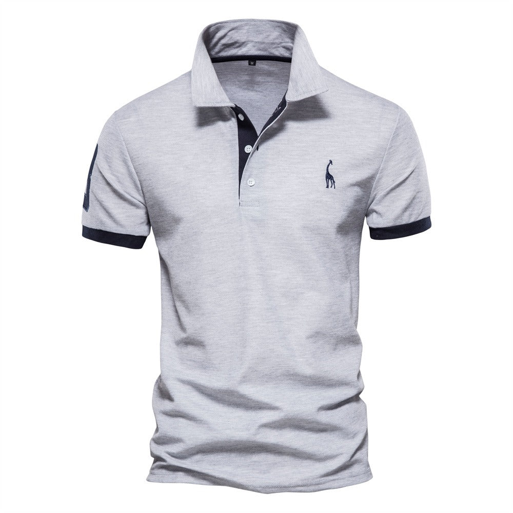 Trendy herenpolo voor de zomercollectie. Stijlvol, comfortabel en perfect voor een moderne smart-casual look. Korte mouwen.