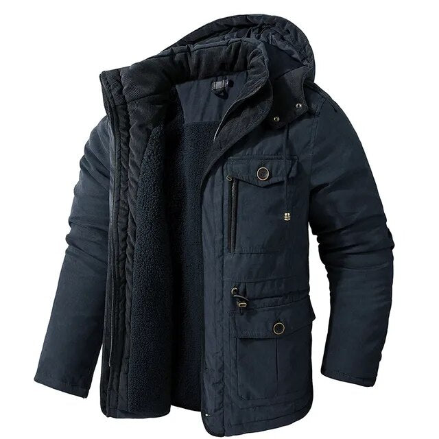 Functionele heren winterjas, een robuuste parka met military look, ideaal voor de koude dagen.