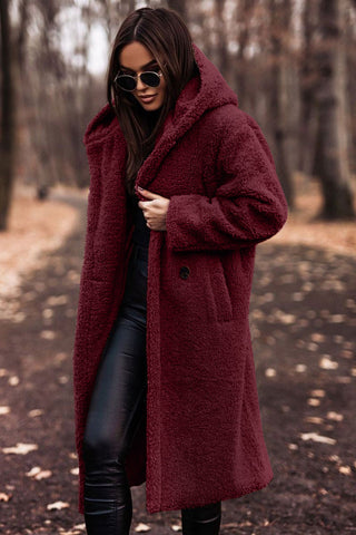 Lange teddy jas met capuchon voor dames. Een comfortabele en trendy keuze voor de herfst.