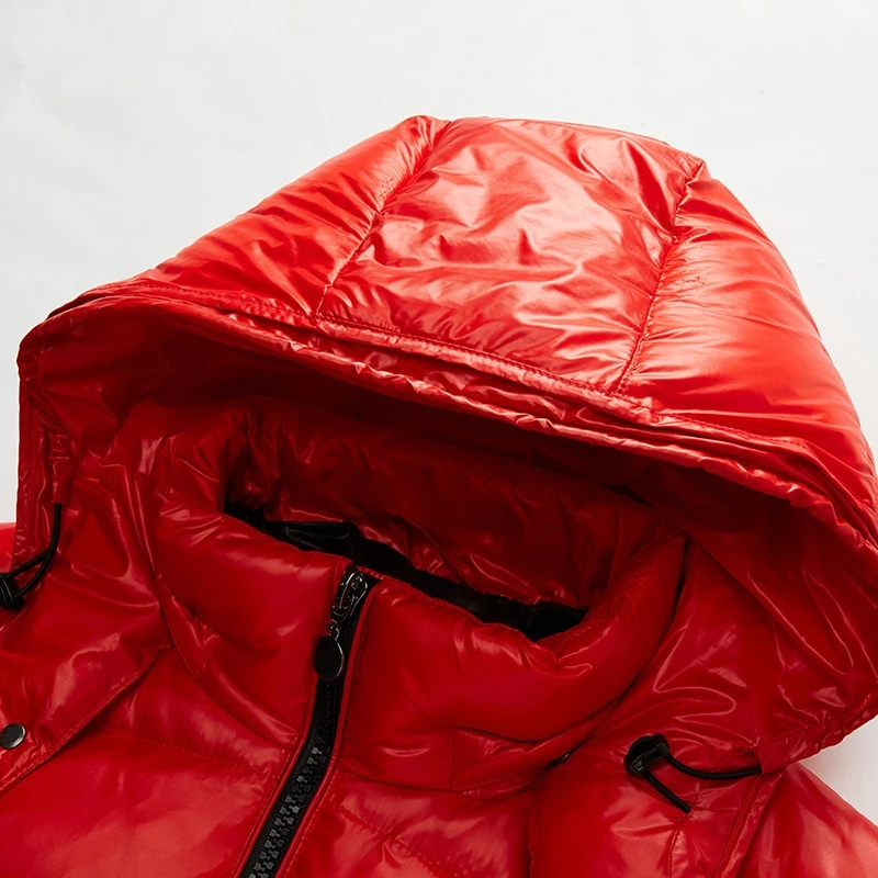 Stijlvol zwart heren pufferjack met glanzende afwerking, onmisbaar in de winter.