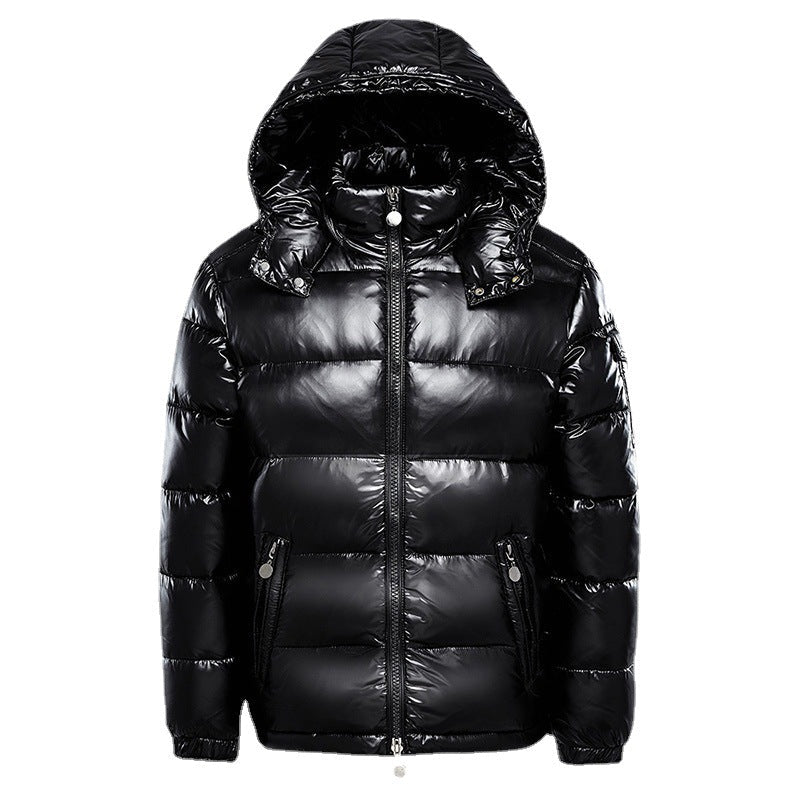Glanzend rood heren pufferjack. Warm en stijlvol voor de winter.