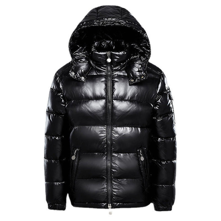 Glanzend rood heren pufferjack. Warm en stijlvol voor de winter.