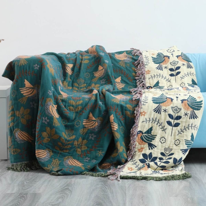 "Omkeerbaar Scandinavisch dekentje met dubbelzijdig design en stijlvolle patronen voor comfort en flair in elke ruimte."
