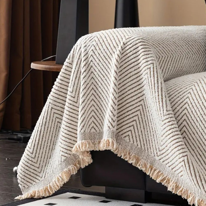 Luxe omkeerbare haringbone slipcover voor banken. Biedt bescherming en voegt een moderne, frisse stijl toe aan uw interieur.
